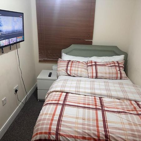 Justalf Facilities-Spacious 2-Bed Apartment In Thamesmead, Greenwich London Exterior photo