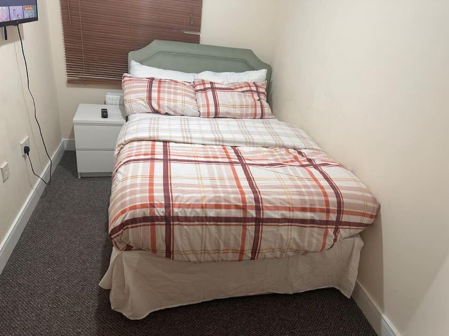 Justalf Facilities-Spacious 2-Bed Apartment In Thamesmead, Greenwich London Exterior photo