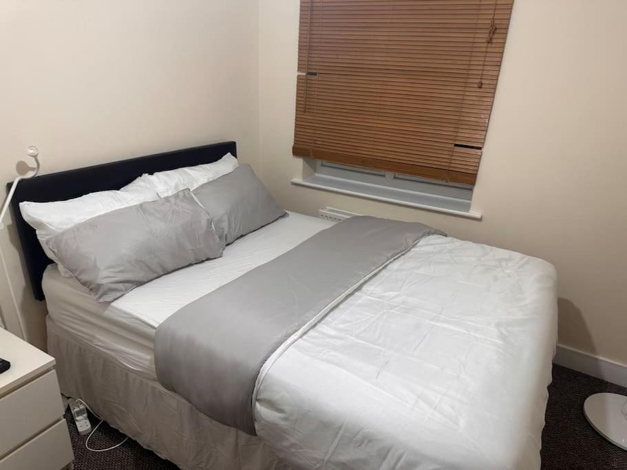 Justalf Facilities-Spacious 2-Bed Apartment In Thamesmead, Greenwich London Exterior photo