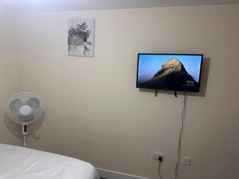 Justalf Facilities-Spacious 2-Bed Apartment In Thamesmead, Greenwich London Exterior photo